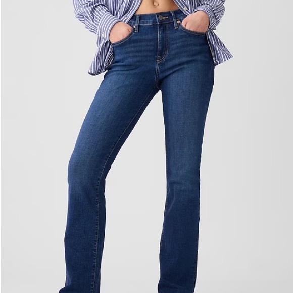 GAP Mid Rise Baby Boot Jeans - Picture 2 of 7